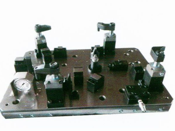 齒輪室罩蓋液壓裌具